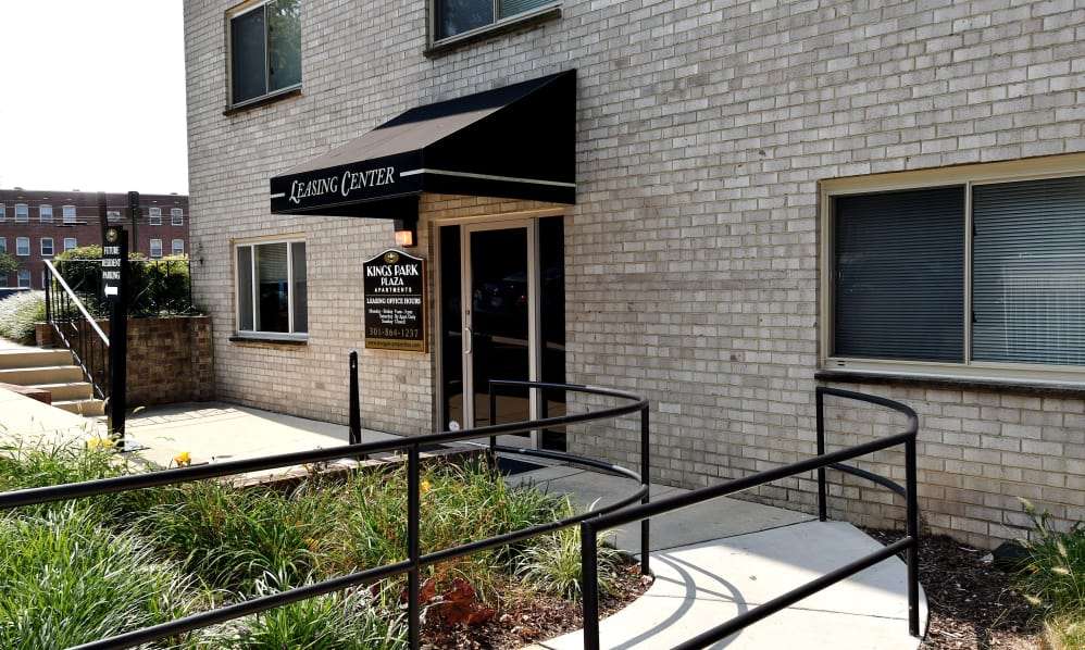 Kings Park Plaza Apartment Homes | 2600 Queens Chapel Rd, Hyattsville, MD 20782, USA | Phone: (301) 850-7200