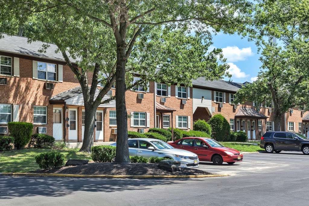 Fox Pointe Apartment Homes | 14A Fox Ridge Dr, Hi-Nella, NJ 08083, USA | Phone: (856) 784-5553