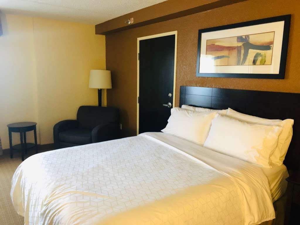 Holiday Inn Express & Suites Ft Lauderdale N - Exec Airport | 1500 W Commercial Blvd, Fort Lauderdale, FL 33309, USA | Phone: (954) 772-3032