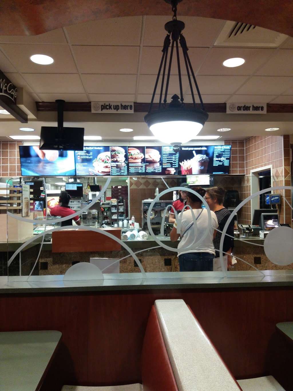 McDonalds | 390 Monroe Turnpike, Monroe, CT 06468, USA | Phone: (203) 459-1927