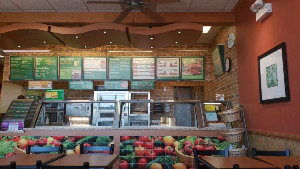 Subway Restaurants | 7211 W 63rd St, Summit, IL 60501, USA | Phone: (708) 924-1467