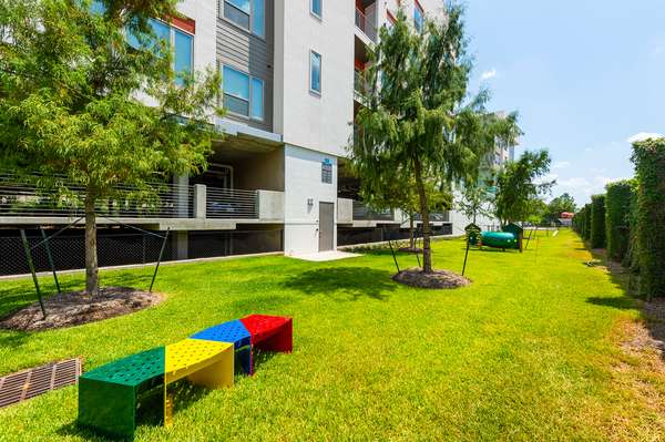 Encore Montrose Apartments | 4508 Graustark St, Houston, TX 77006 | Phone: (713) 647-3111