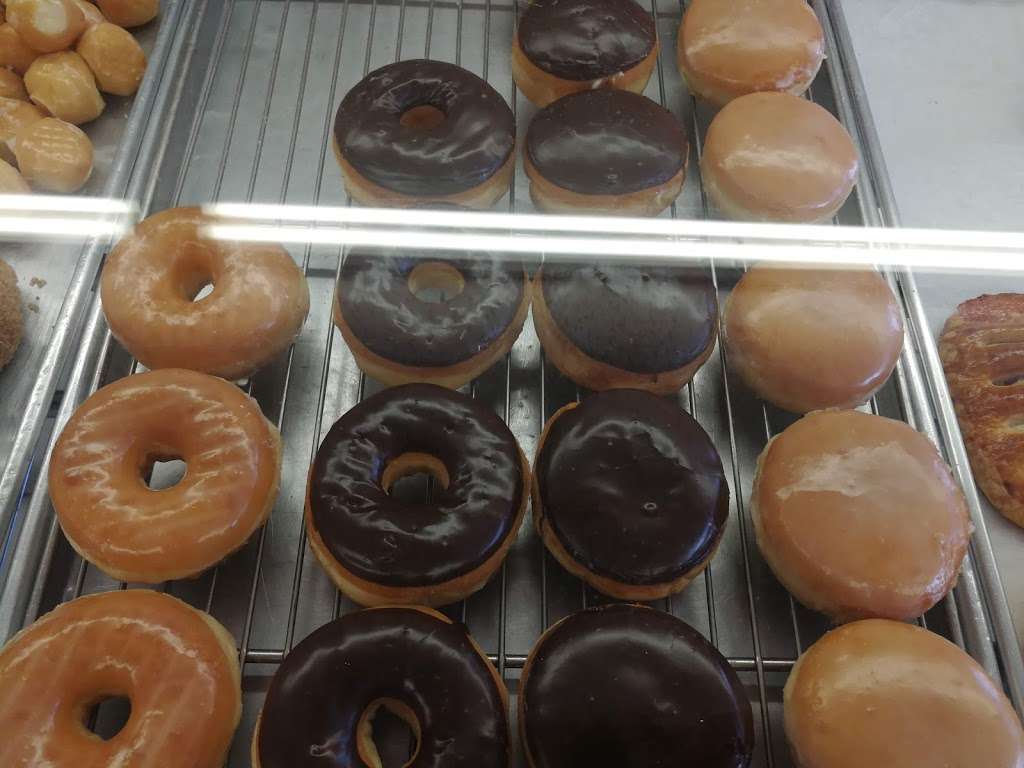 Mr Goods Donuts Shop | 1840 E Colorado Blvd, Pasadena, CA 91107, USA | Phone: (626) 796-7356