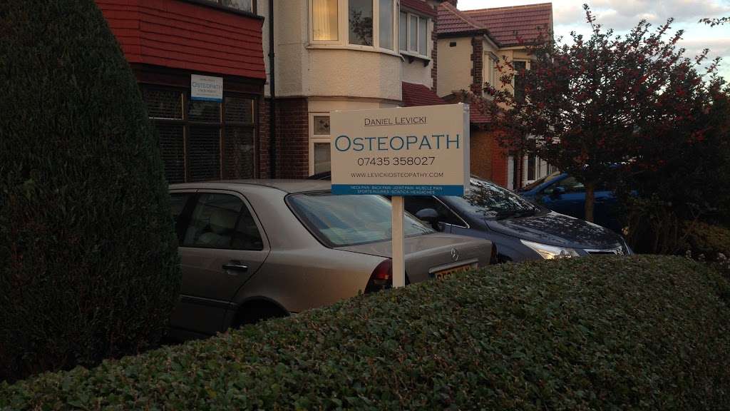 Wanstead Osteopath Clinic | 158 Overton Dr, London E11 2LP, UK | Phone: 07538 101438