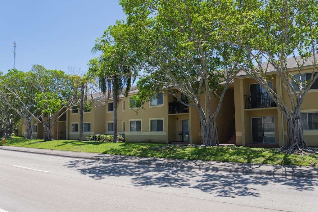 Walden Pond Villas Apartments in Miami, FL | 20880 NW 7th Ave, Miami, FL 33169, USA | Phone: (305) 653-4057