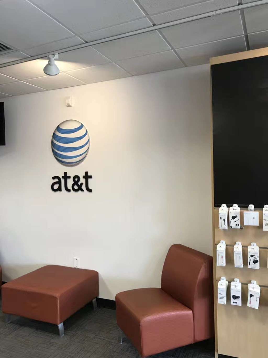 AT&T Store | 1395 N Main St, Randolph, MA 02368 | Phone: (781) 961-5300