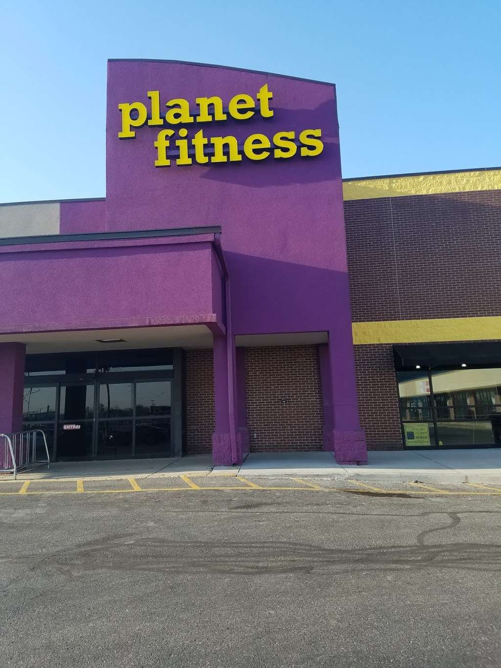 Planet Fitness | 10429 E Washington St, Indianapolis, IN 46229, USA | Phone: (317) 890-9800