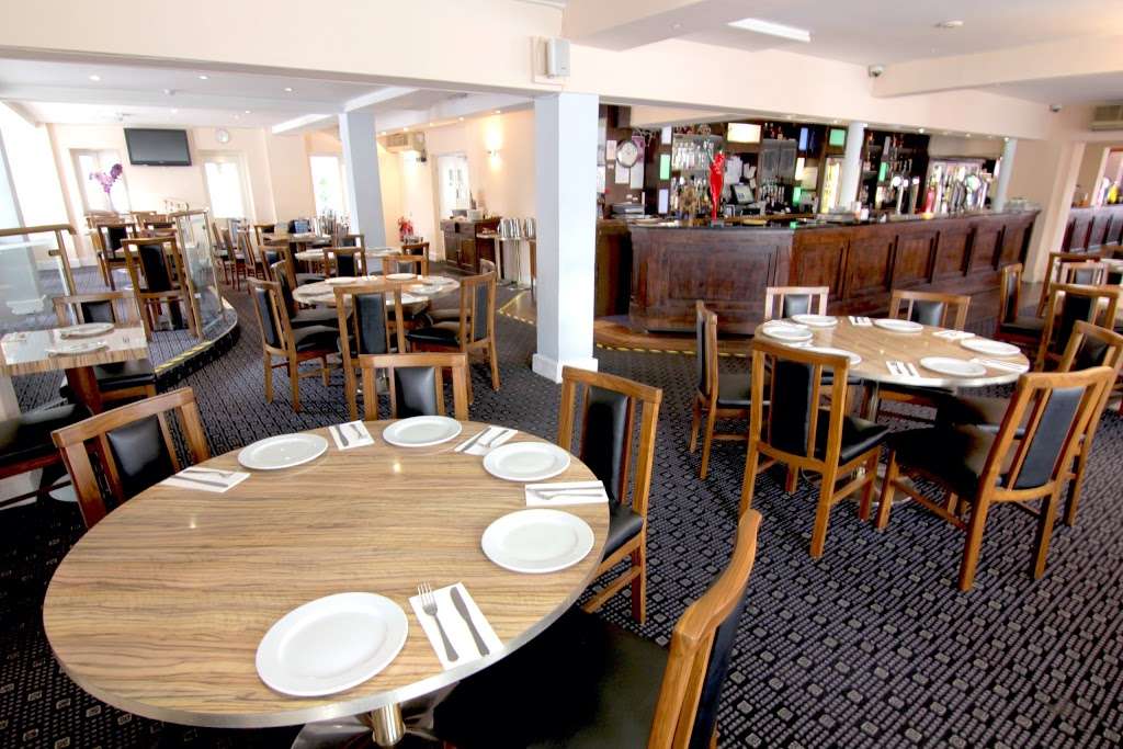 Mumbai Junction Restaurant | 231 Watford Rd, Harrow HA1 3TU, UK | Phone: 020 8904 2255