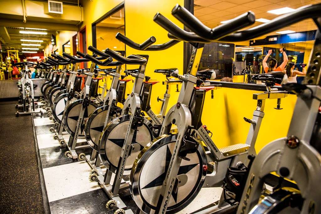 Retro Fitness | 375 Old Country Rd, Carle Place, NY 11514 | Phone: (516) 493-9885