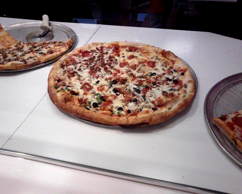 Mamma Leones Pizza | 650 E Red Bridge Rd, Kansas City, MO 64131 | Phone: (816) 943-1760