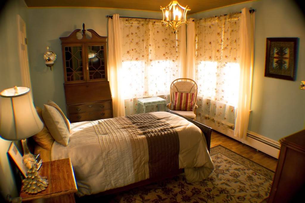 Silver Heart Inn & Cottages | 1114 S Noland Rd, Independence, MO 64050, USA | Phone: (816) 838-9508