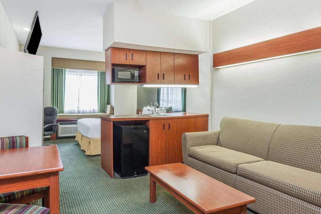 Days Inn by Wyndham near Kansas Speedway | 7721 Elizabeth Ave, Kansas City, KS 66112, USA | Phone: (913) 624-3459