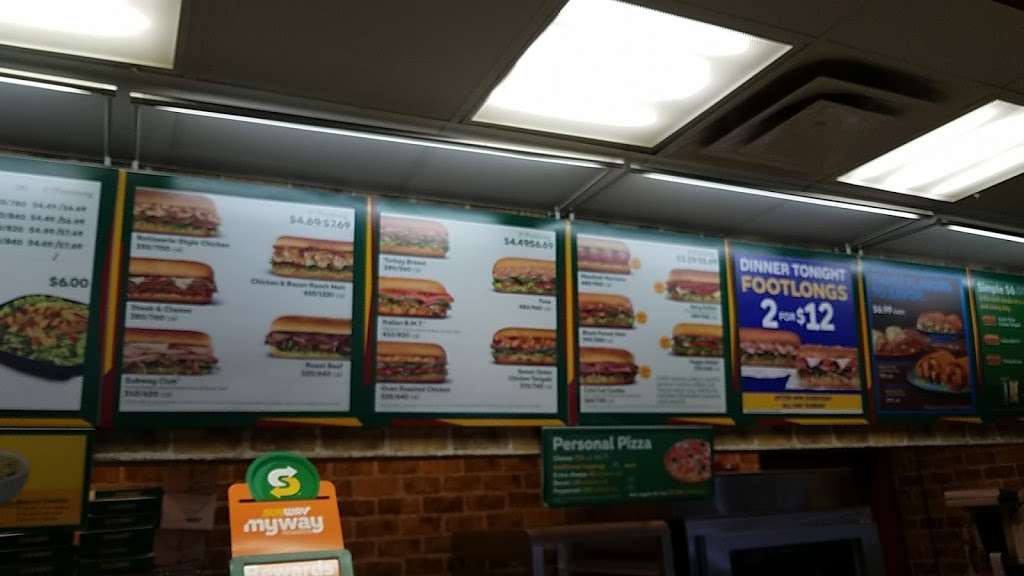 Subway Restaurants | 2401 Sanders Rd, Northbrook, IL 60062, USA | Phone: (847) 326-0301