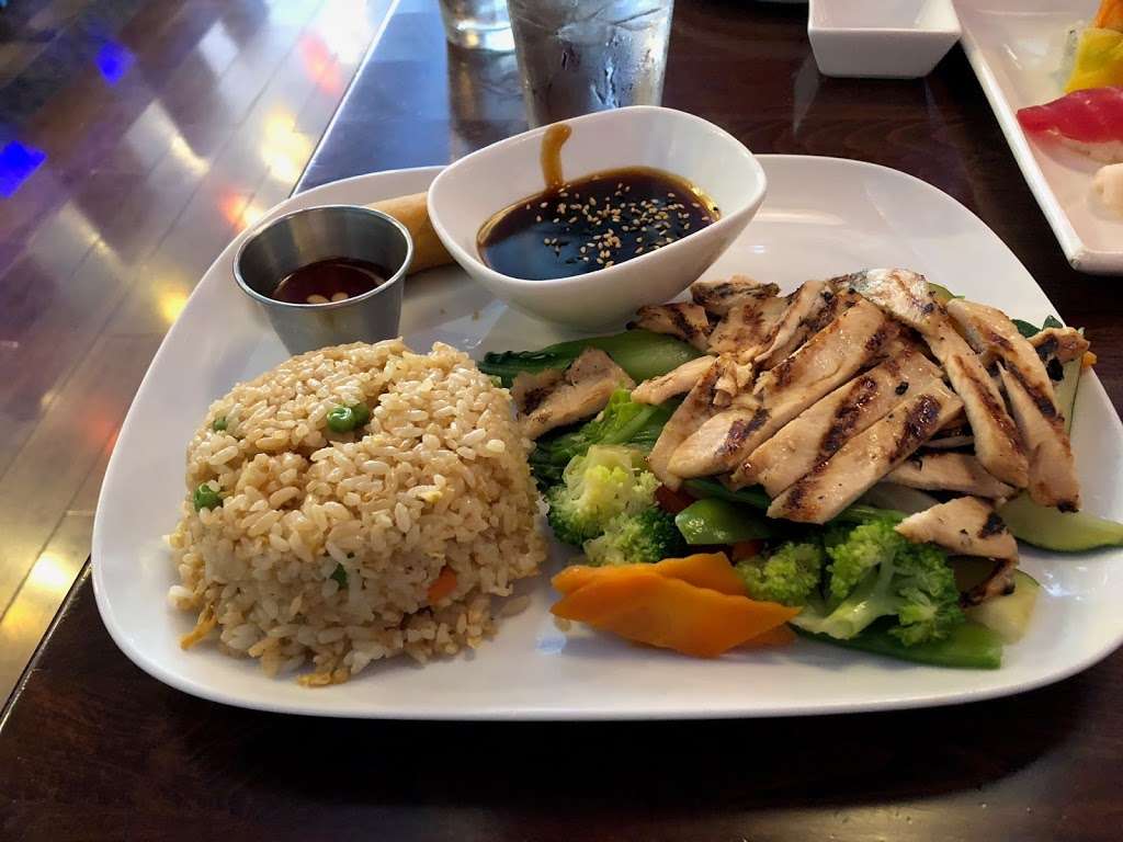 East Moon Asian Bistro & Sushi | 10431 Town Center Dr #101c, Broomfield, CO 80021, USA | Phone: (303) 635-1888