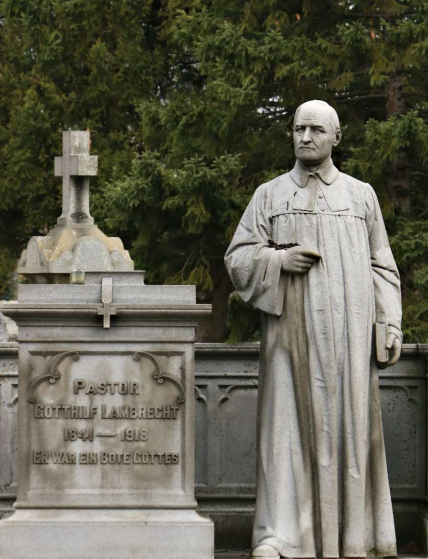 Montrose Cemetery-Crematorium | 5400 N Pulaski Rd, Chicago, IL 60630 | Phone: (773) 478-5400