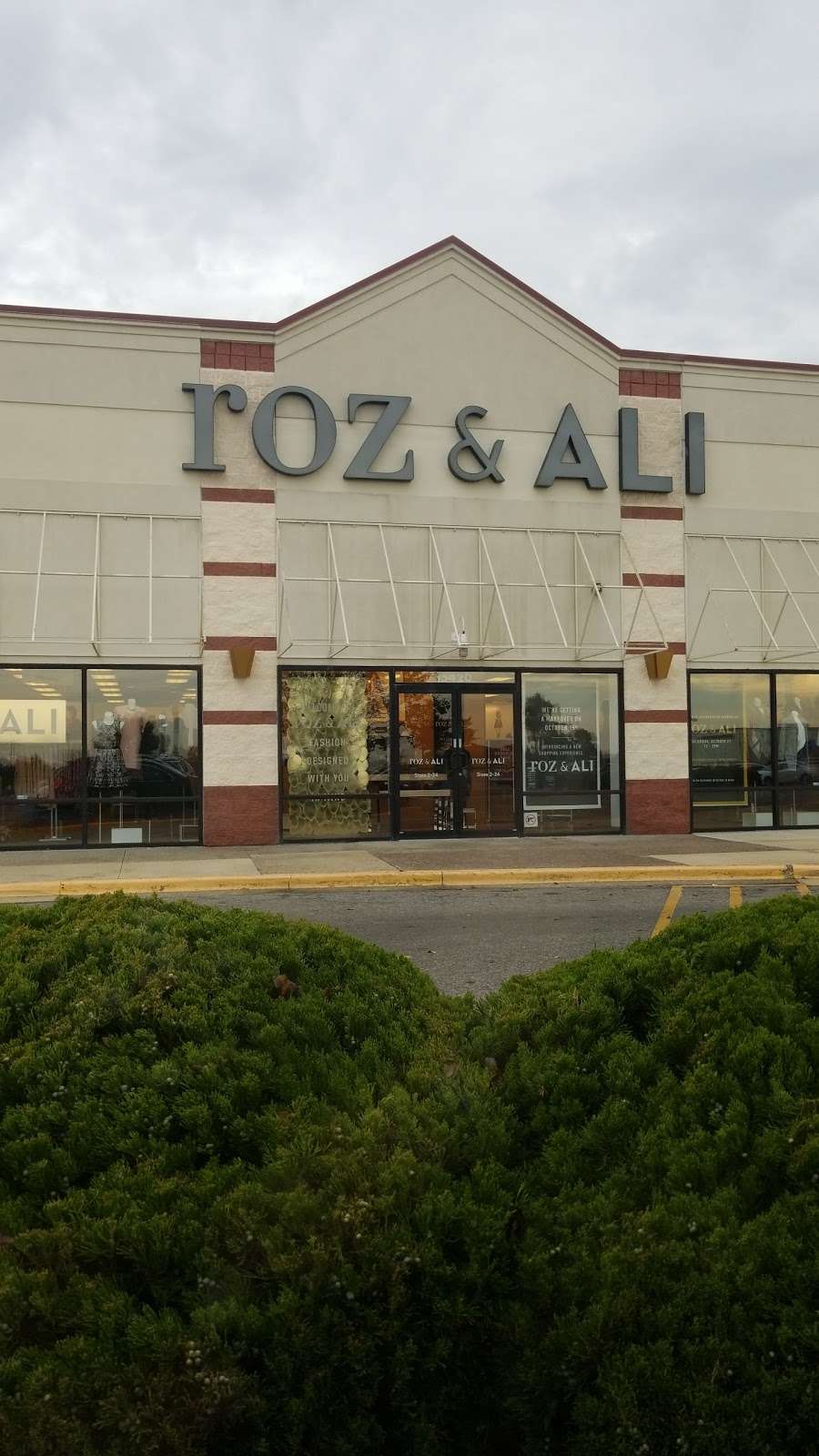 Roz & Ali | 15420 Shawnee Mission Pkwy, Shawnee, KS 66217 | Phone: (913) 631-1222