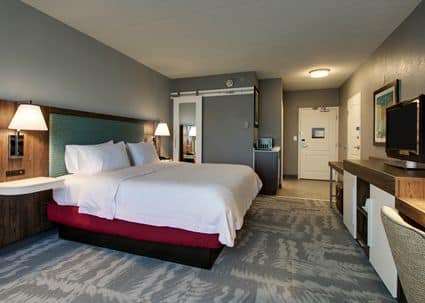 Hampton Inn & Suites Chicago/Aurora | 2423 Bushwood Dr, Aurora, IL 60506, USA | Phone: (630) 907-2600