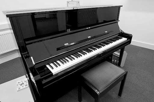 Cadenza Music School | Stubbers Farm, Mountnessing Rd, Blackmore, Ingatestone CM4 0NX, UK | Phone: 01277 823810