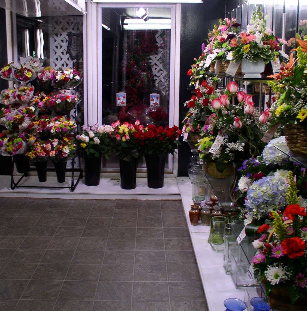 Roxannes Flowers | 328 S 7th St, Akron, PA 17501, USA | Phone: (717) 859-1700