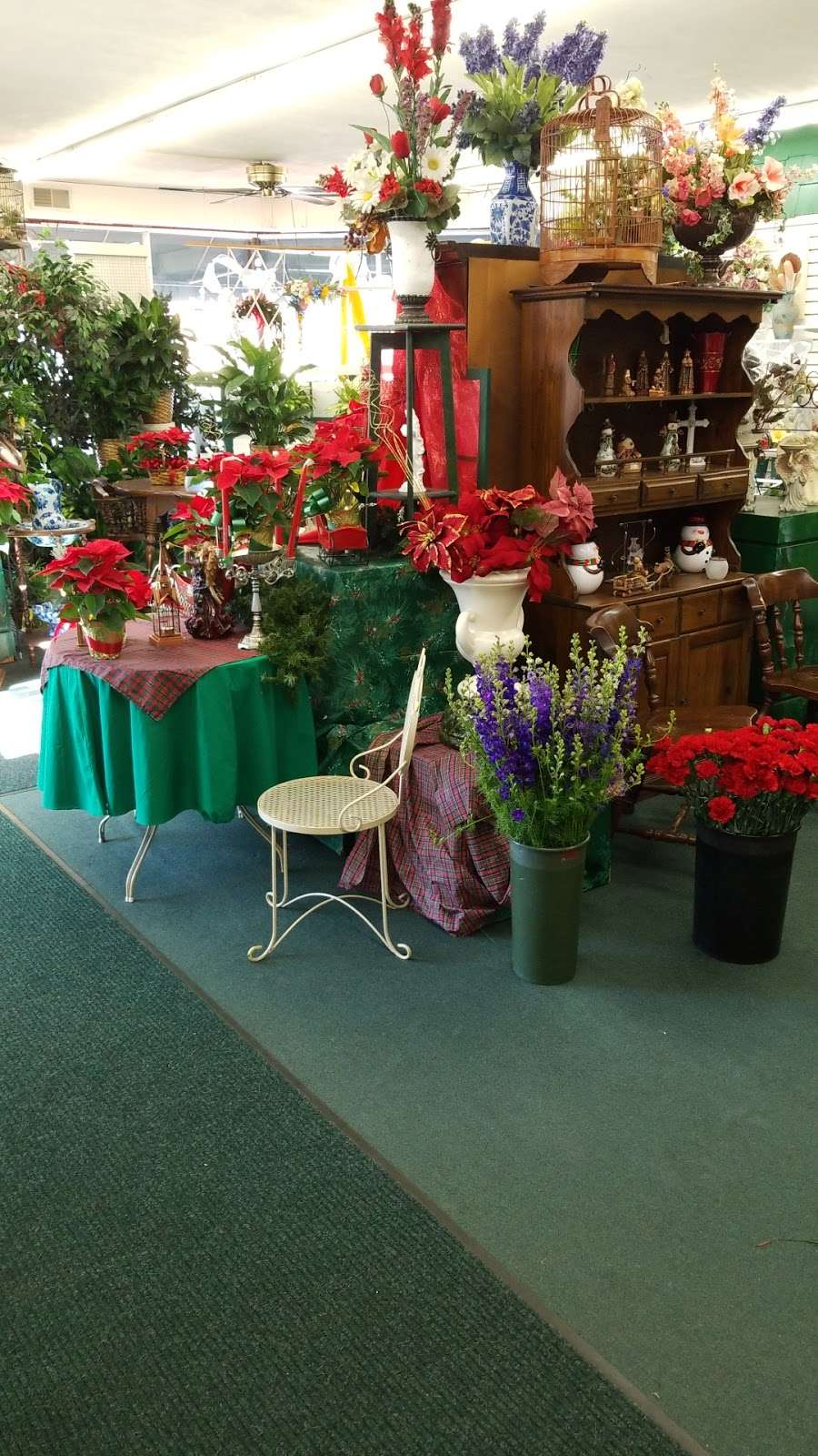 Flowers & Gifts By Michelle | 16101 South Park Ave, South Holland, IL 60473 | Phone: (708) 339-3777