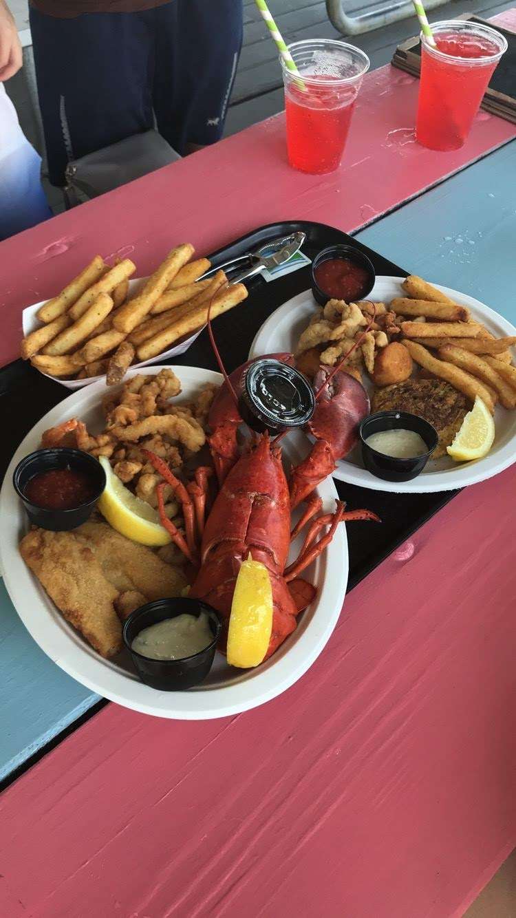 Mobys Lobster Deck | 2 Bay Ave, Highlands, NJ 07732 | Phone: (732) 872-1245