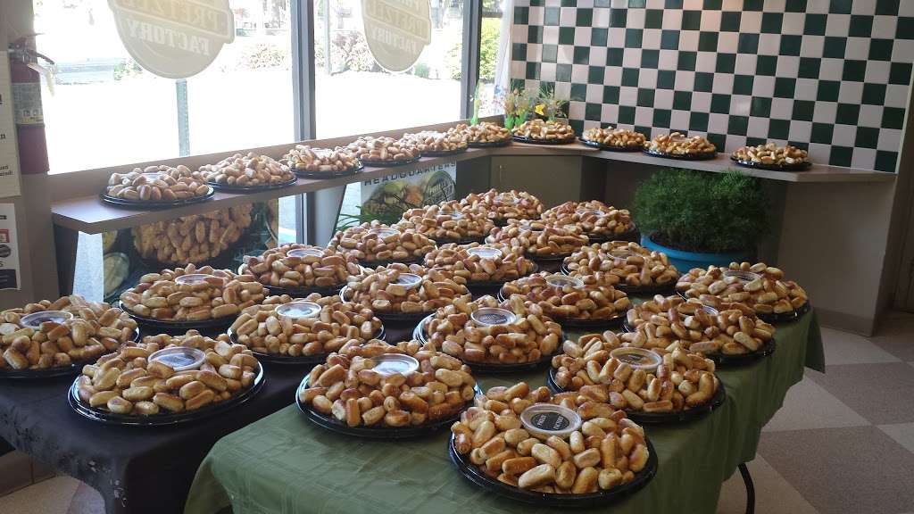 Philly Pretzel Factory | 960 Amboy Ave, Edison, NJ 08837 | Phone: (732) 225-4567