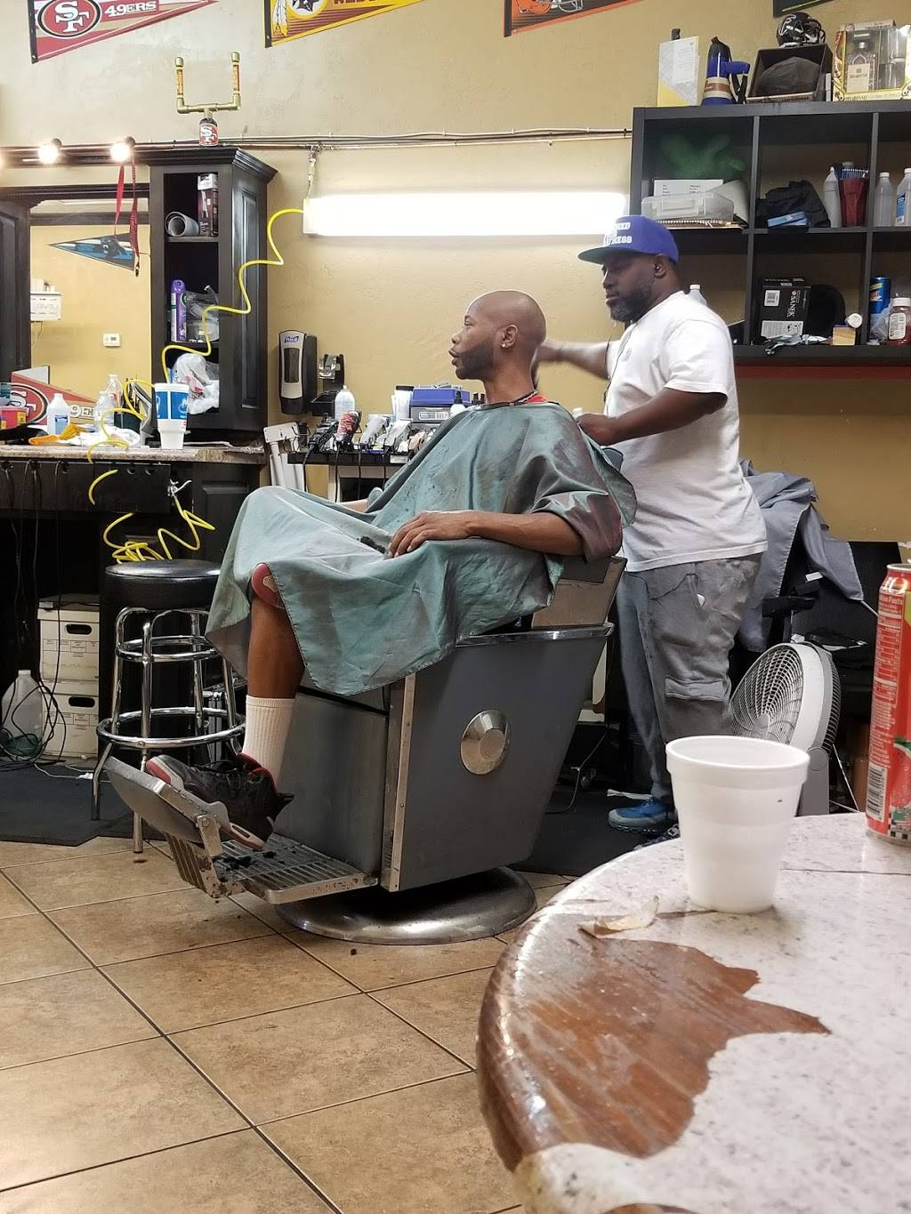 cutties barber shop | 1636 E Southern Ave, Phoenix, AZ 85042, USA | Phone: (602) 715-2586