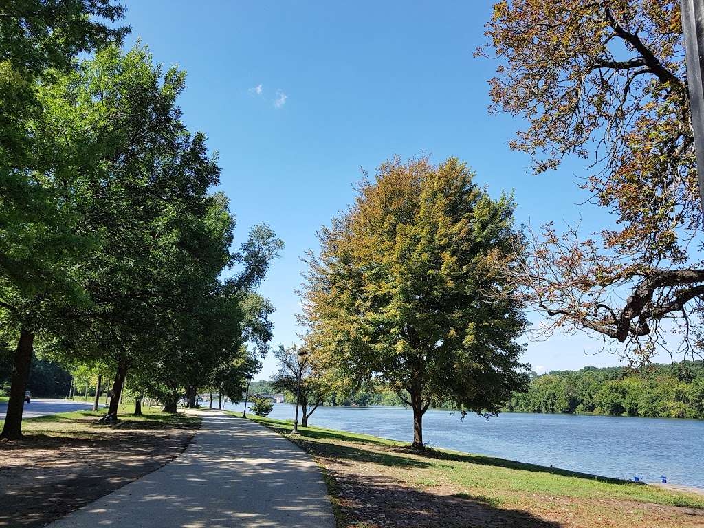 Schuylkill River jogging trail | Kelly Dr, Philadelphia, PA 19131, USA