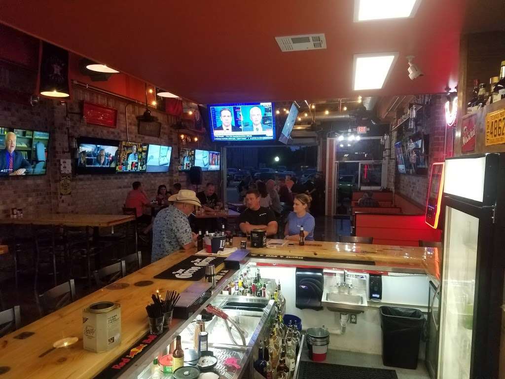 6th St Garage Bar & Kitchen | 522 6th St N, Texas City, TX 77590, USA | Phone: (409) 229-7676