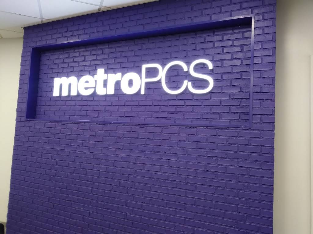 Metro by T-Mobile | 5824 Bergenline Ave, West New York, NJ 07093, USA | Phone: (201) 348-6727