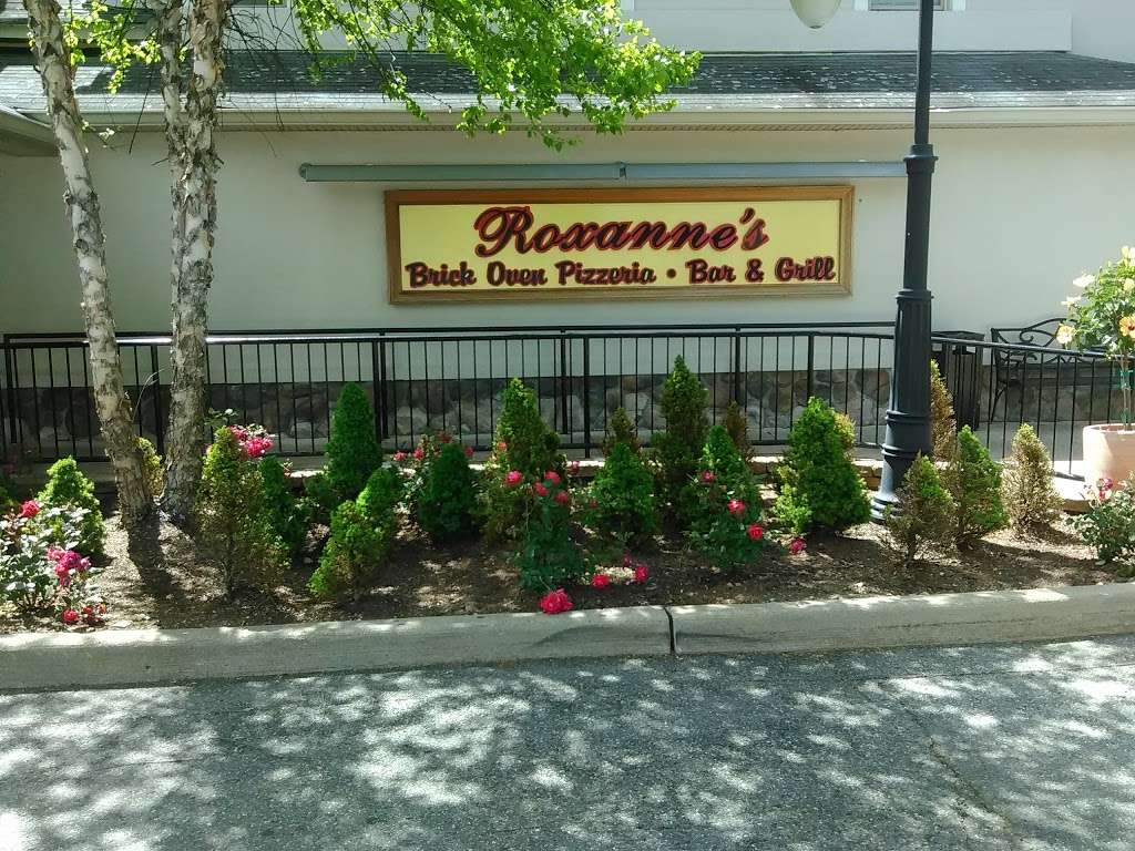 Roxannes Brick Oven Pizzeria Bar & Grill | 150 Franklin Turnpike, Mahwah, NJ 07430, USA | Phone: (201) 529-0007
