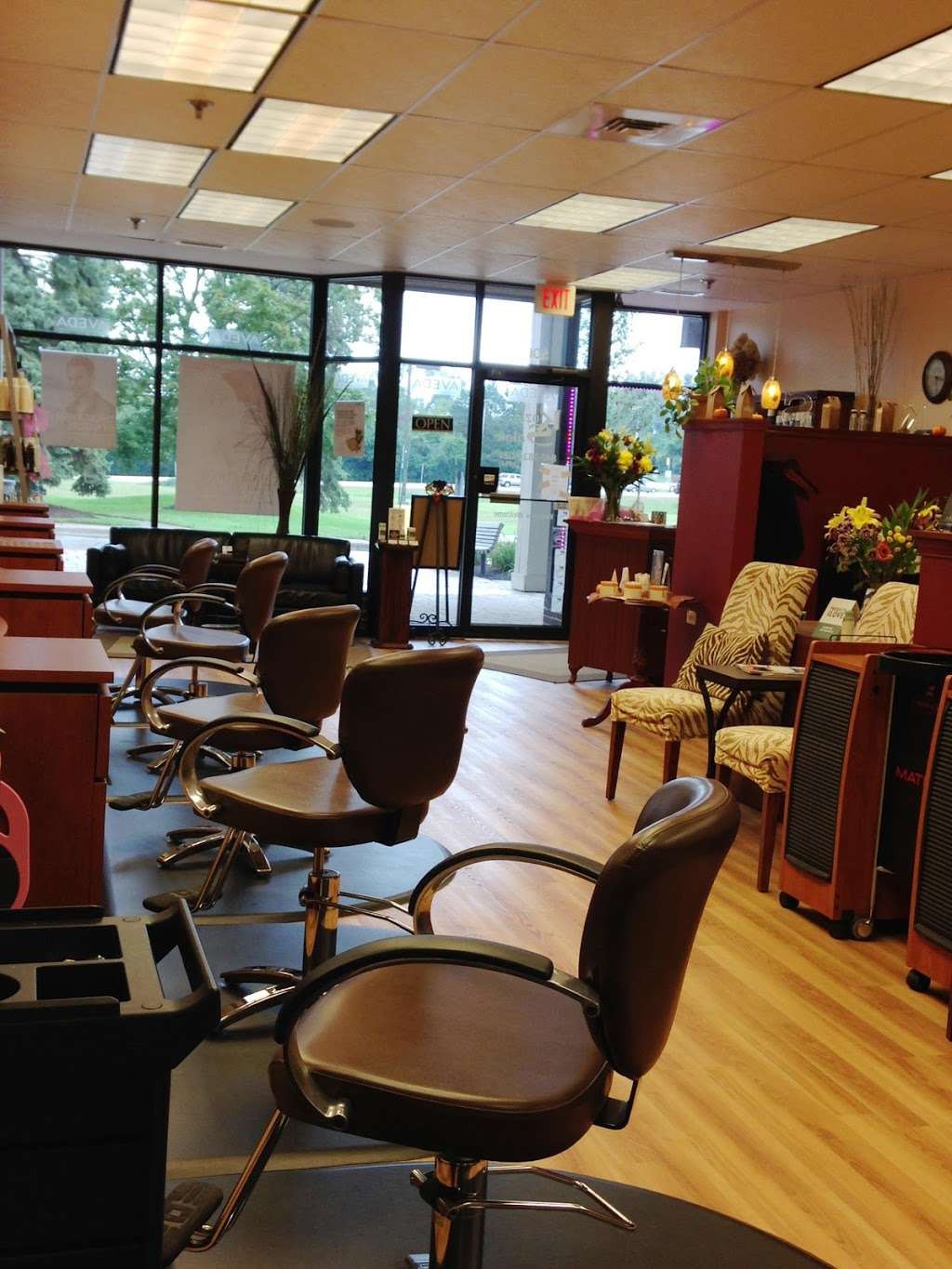 Kozi Salon | 5061 Shoreline Rd, Lake Barrington, IL 60010, USA | Phone: (847) 382-5694