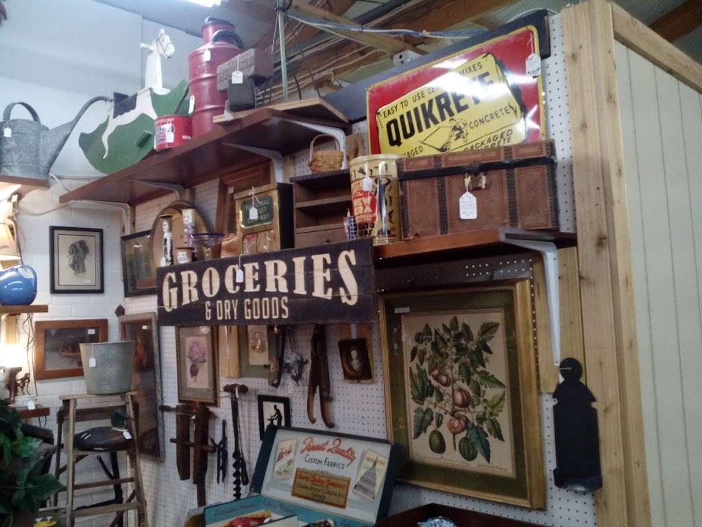 Gilleys Antique & Decorator Mall | 5789 US-40, Plainfield, IN 46168, USA | Phone: (317) 839-8779