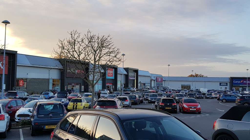 County Oak Retail Park | Metcalf Way, Crawley RH11 7XN, UK