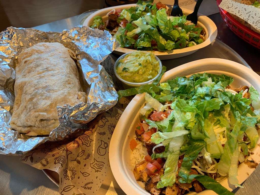 Chipotle Mexican Grill | 2590 High Point Pkwy, Barstow, CA 92311, USA | Phone: (760) 253-7480