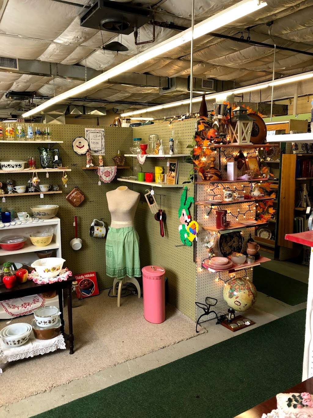 Zionsville Antique Mall | 7567 Chestnut St, Zionsville, PA 18092 | Phone: (610) 965-3292