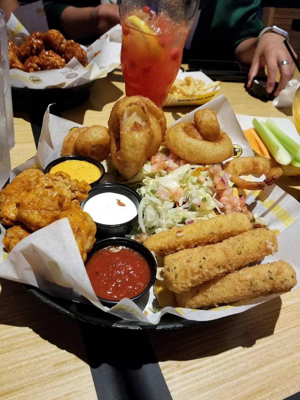 Buffalo Wild Wings | 5519 Coventry Ln, Fort Wayne, IN 46804, USA | Phone: (260) 459-3407