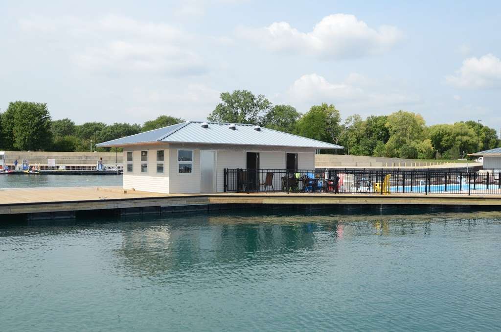 Carefree Boat Club | 3155 S Lake Shore Dr, Chicago, IL 60616, USA | Phone: (312) 833-9738