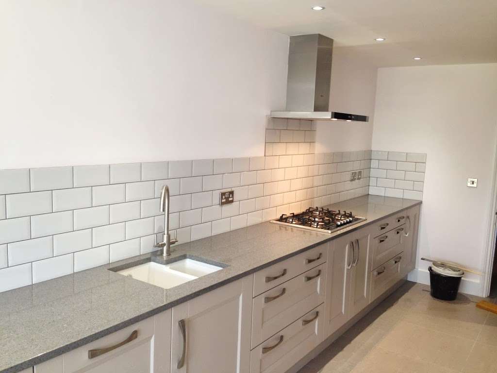 Uptown Tiling | 39 Victors Cres, Brentwood CM13 2JA, UK | Phone: 07831 534495