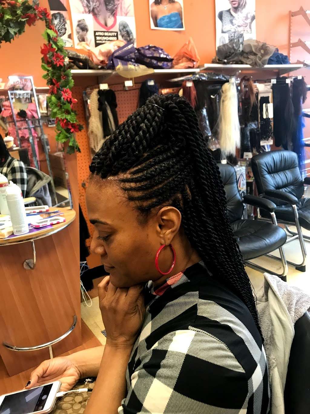 Yakha Express Braids | 2802 Lafayette Rd #22, Indianapolis, IN 46222, USA | Phone: (317) 925-2130