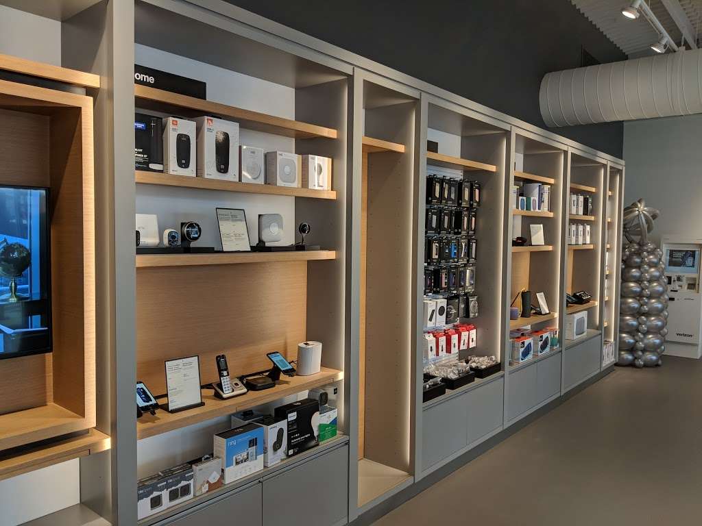 Verizon | 2400 N Shepherd Dr Suite 140, Houston, TX 77008, USA | Phone: (281) 661-3686