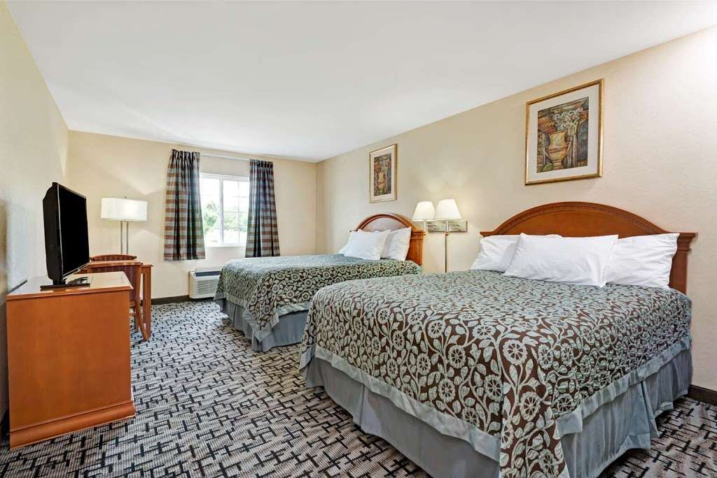 Days Inn by Wyndham Bethel - Danbury | 18 Stony Hill Rd, Bethel, CT 06801, USA | Phone: (203) 743-5990