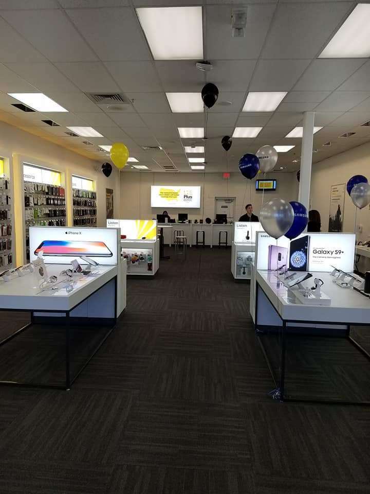 Sprint Store | 4135 Cheshire Station Plaza, Woodbridge, VA 22193 | Phone: (571) 402-6360