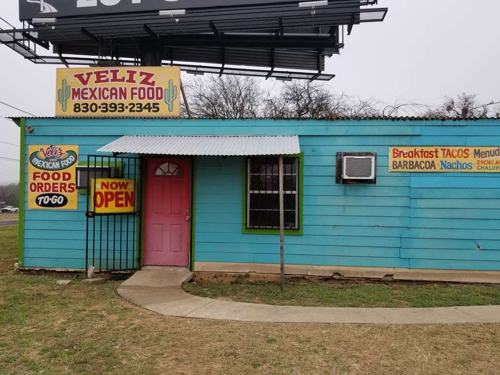 Veliz Mexican Restaurant | 101 Creekwood Dr, Floresville, TX 78114, USA | Phone: (830) 393-2345