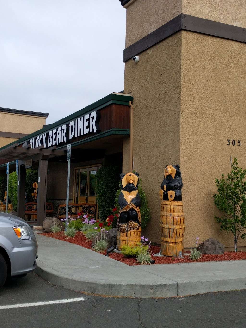 Black Bear Diner | 303 Soscol Ave, Napa, CA 94559, USA | Phone: (707) 255-2345
