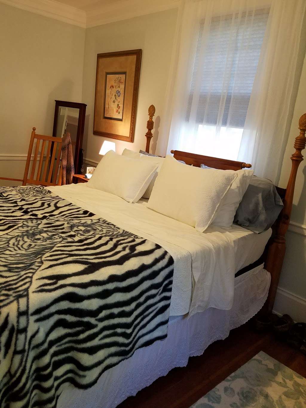 Sweet Tea Bed & Breakfast | 315 6th St SW, Conover, NC 28613, USA | Phone: (704) 325-3736