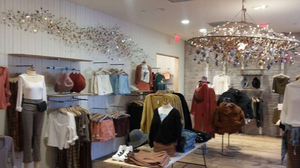 Free People | 690 W Dekalb Pike, King of Prussia, PA 19406, USA | Phone: (610) 354-8926