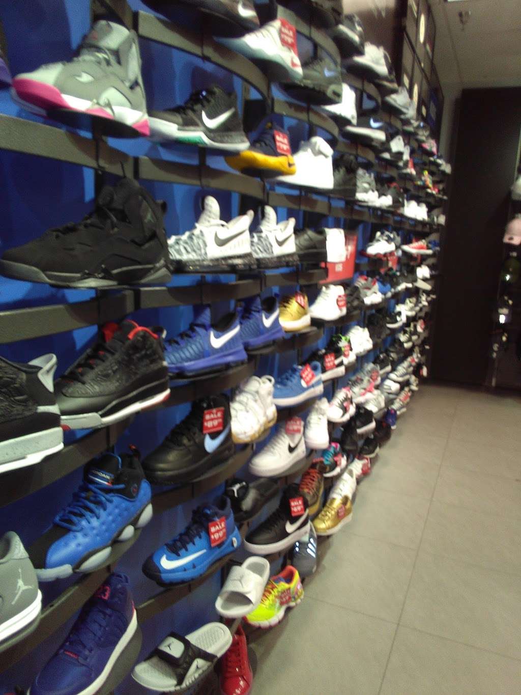 Kids Foot Locker | 1700 W International Space 309, Daytona Beach, FL 03211, USA | Phone: (386) 255-5004