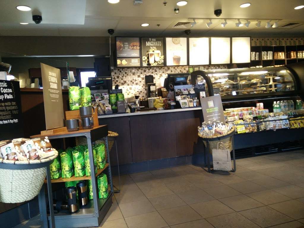 Starbucks | 1050 N, IL-83, Mundelein, IL 60060, USA | Phone: (847) 566-2841