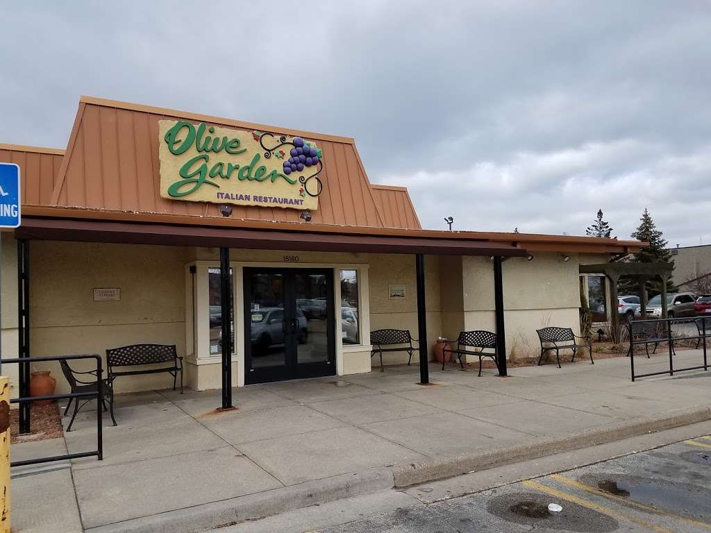 Olive Garden Italian Restaurant | BROOKFIELD SQUARE, 18180 Bluemound Rd, Brookfield, WI 53045, USA | Phone: (262) 821-0300